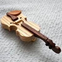 バイオリンのブローチ