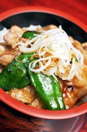 渓谷味豚のぶた丼　750円