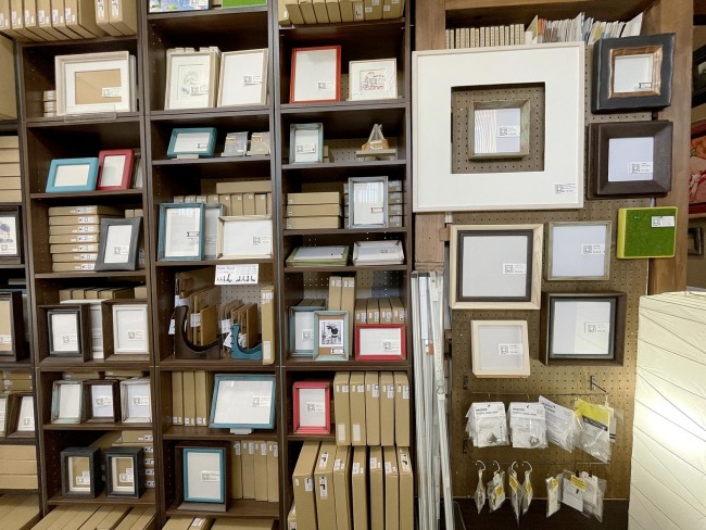 古典技法で作る本格派からシンプルな木地縁まで制作しています。