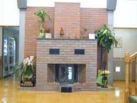 入り口正面には、暖炉