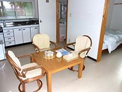最大4名利用可能な、専用キッチン付きルーム(1F)