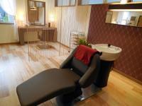 フルフラットなゆったりとしたシャンプー台