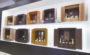 場所を取らないコンパクトな家具調上置タイプ