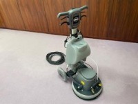 カーペット清掃は【回転式】から【振動式】へ進化!!