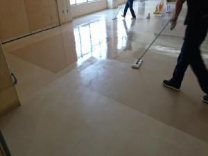 ワックス塗布中