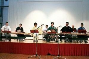 「無意味な序曲」の演奏