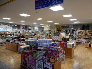 山麓駅売店(1階)