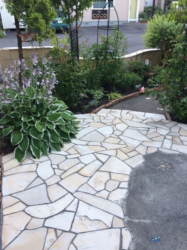 玄関アプローチ