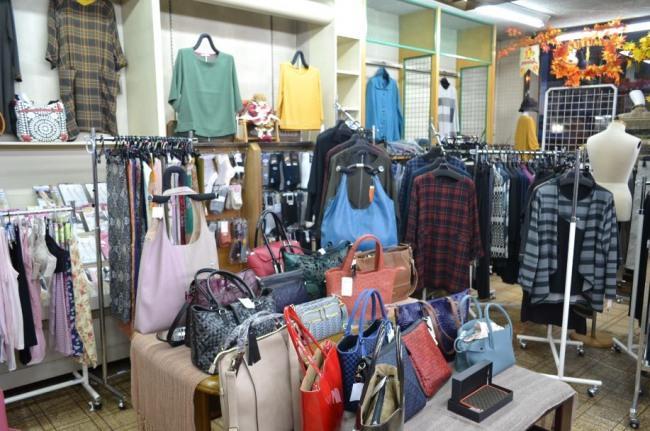 ファッション小物もずらり