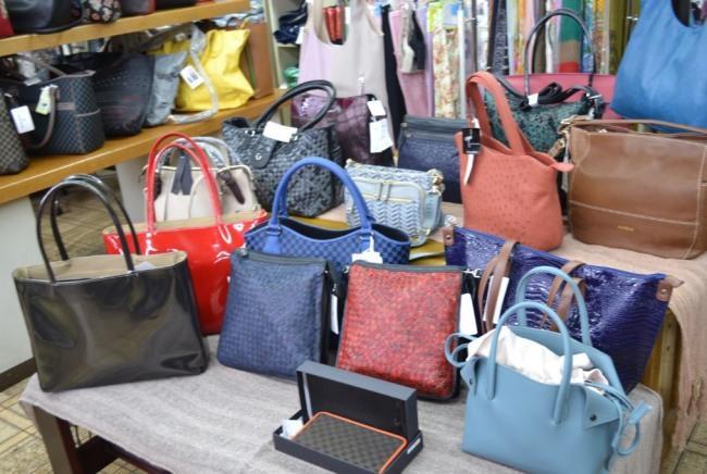 ファッションにあわせてバッグも提案します