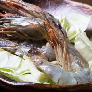 豪快に焼き上げる鉄板焼き