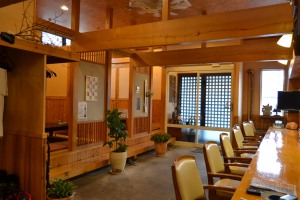 カウンターは車イスの方もOK!