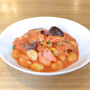 鮭と茄子のトマトクリームニョッキ 1490円