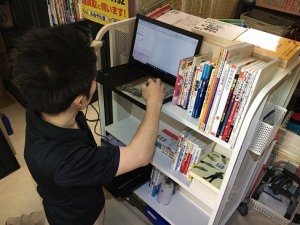 買取査定風景です。