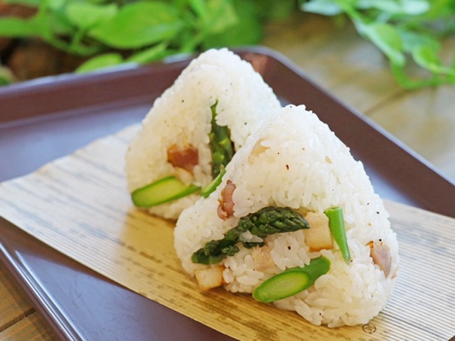 アスパラベーコンおむすび