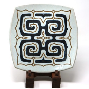 釉象嵌アイヌ紋皿