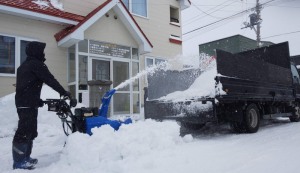 排雪は軽トラック又は2tトラックです!!