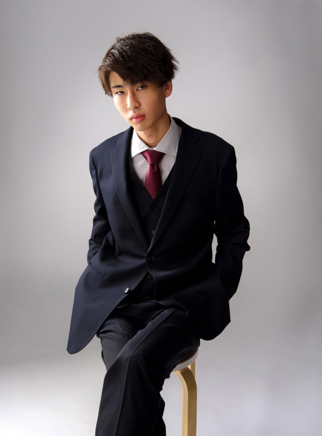 旭川の二十歳の記念写真、男性は袴も素敵ですがスーツでもどうぞ!