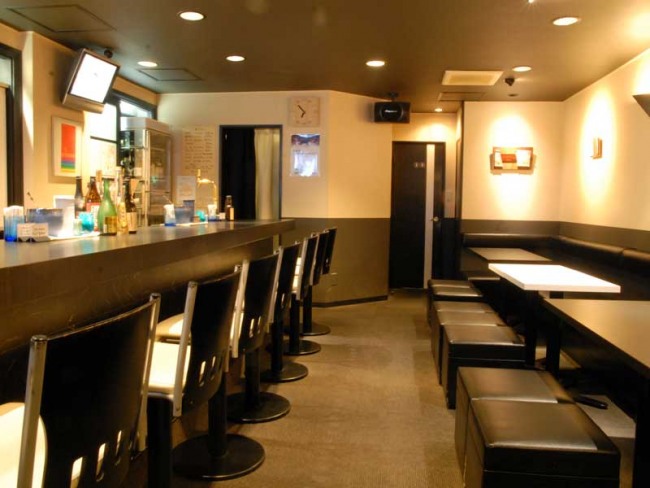 カラオケ付きでワイワイ盛り上がりたい方は「うたりべ」