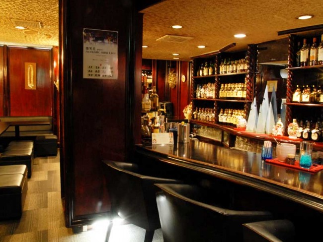 ジャズを聴きながらしっとり飲みたい方は「かたりべ」