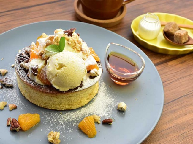 紅茶ソースとクリームチーズのブラウンパンケーキ　1,000yen