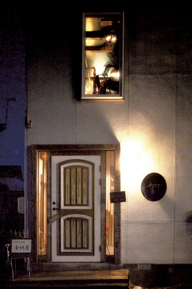 住宅にひっそりとたたずむ隠れ家カフェ