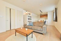 【個性をプラスできる、シンプルでコンパクトな家】