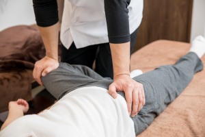 重だるい腰の痛みや慢性腰痛の人におすすめな腰痛改善コース