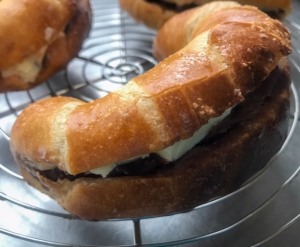 1番人気！アンバター塩パンサンド　２００円
