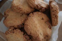 季節によっては、素朴な焼き菓子も。