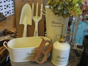 ボヌールシリーズは凛とした雰囲気でハイセンスなガーデンを演出します。