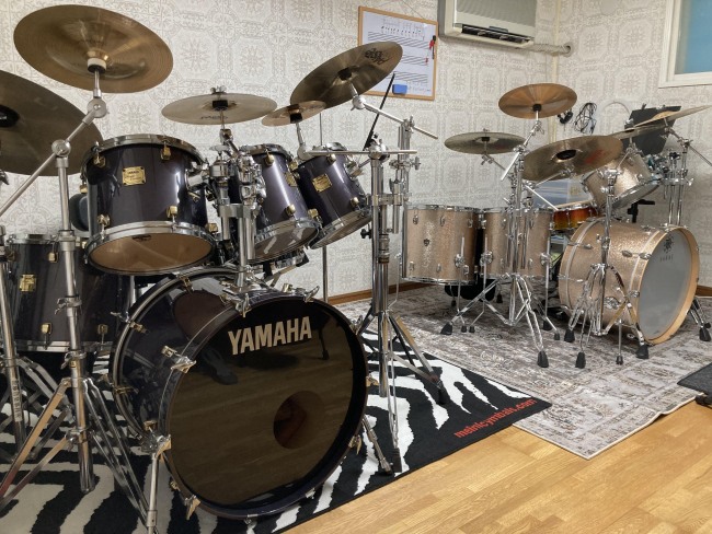 アコースティックドラム２台を常設
