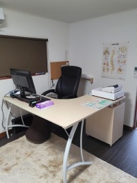 施術室内…院長デスク周り