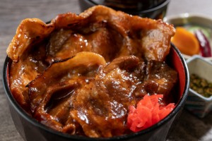 道産三元豚の炙り豚丼