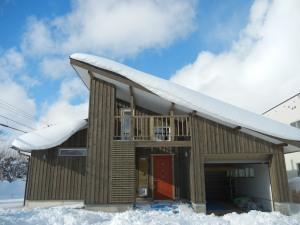 メンテナンスゼロの外壁板張「風化色塗装の家」