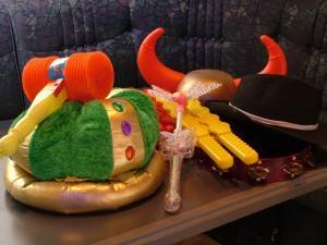 面白い被り物やコスチュームもあります。